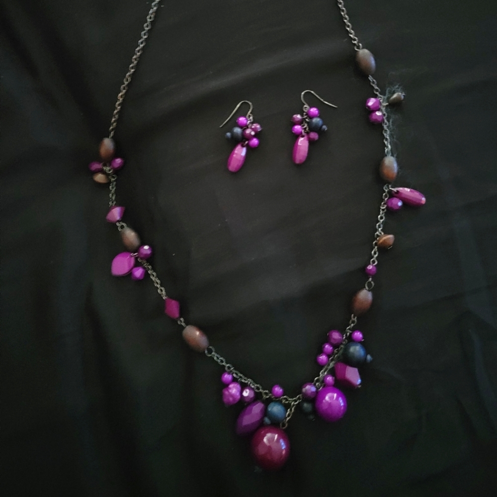 Premier Design purple necklace and earring set